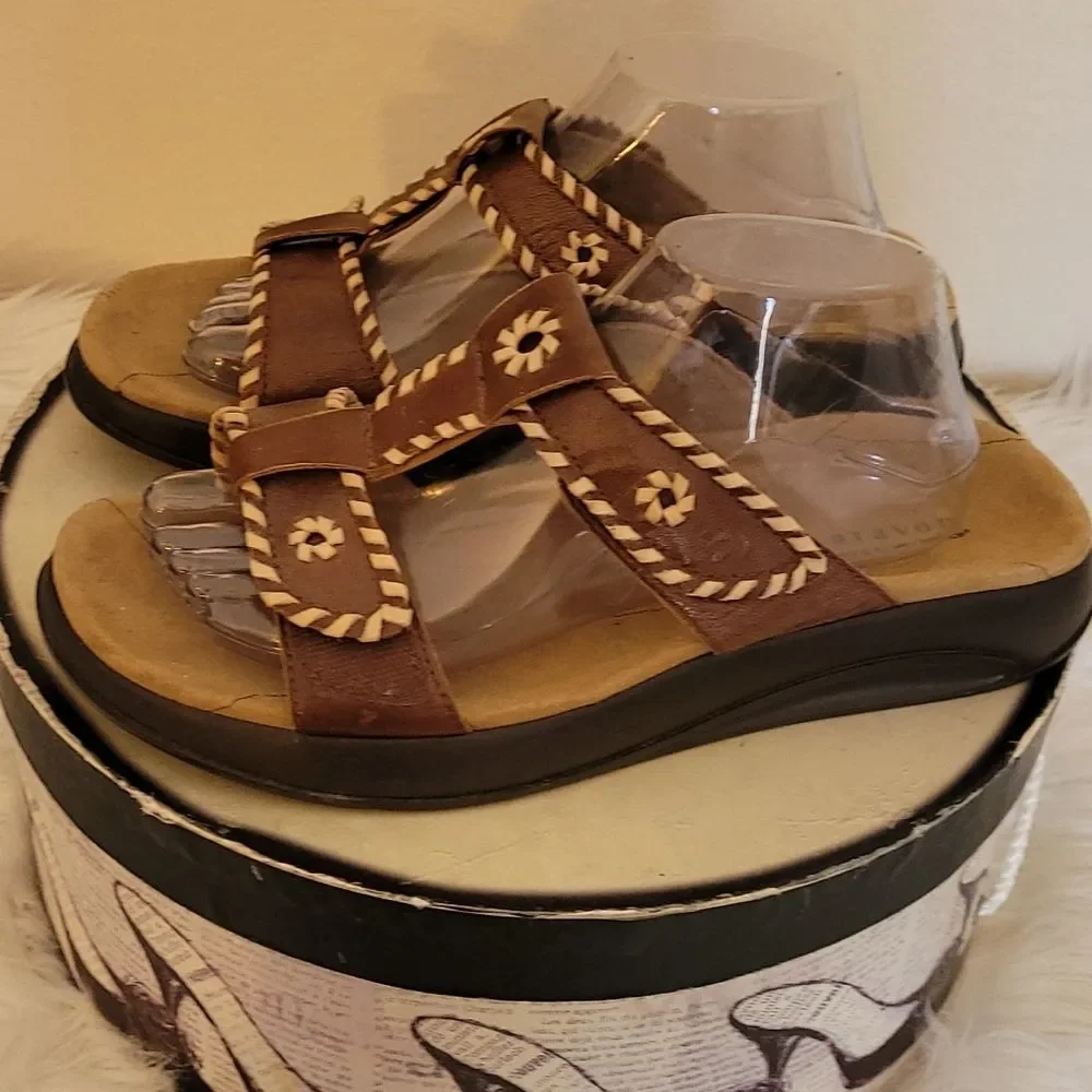 Aravon By New Balance leather Sandals